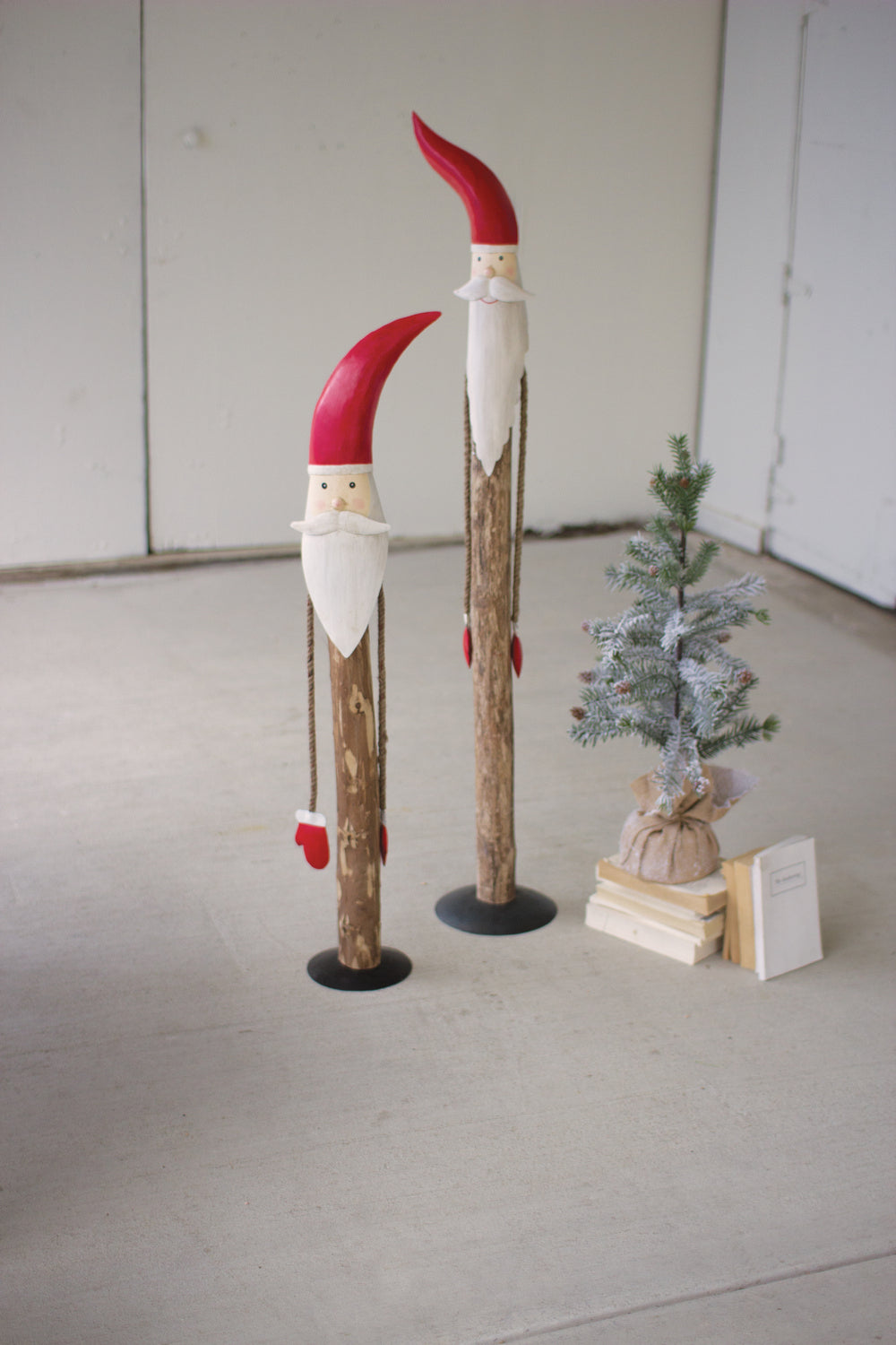 Kalalou Lighting NBA2305  Set Of Two Wood And Painted Santas Home Decor Bronze / Dark