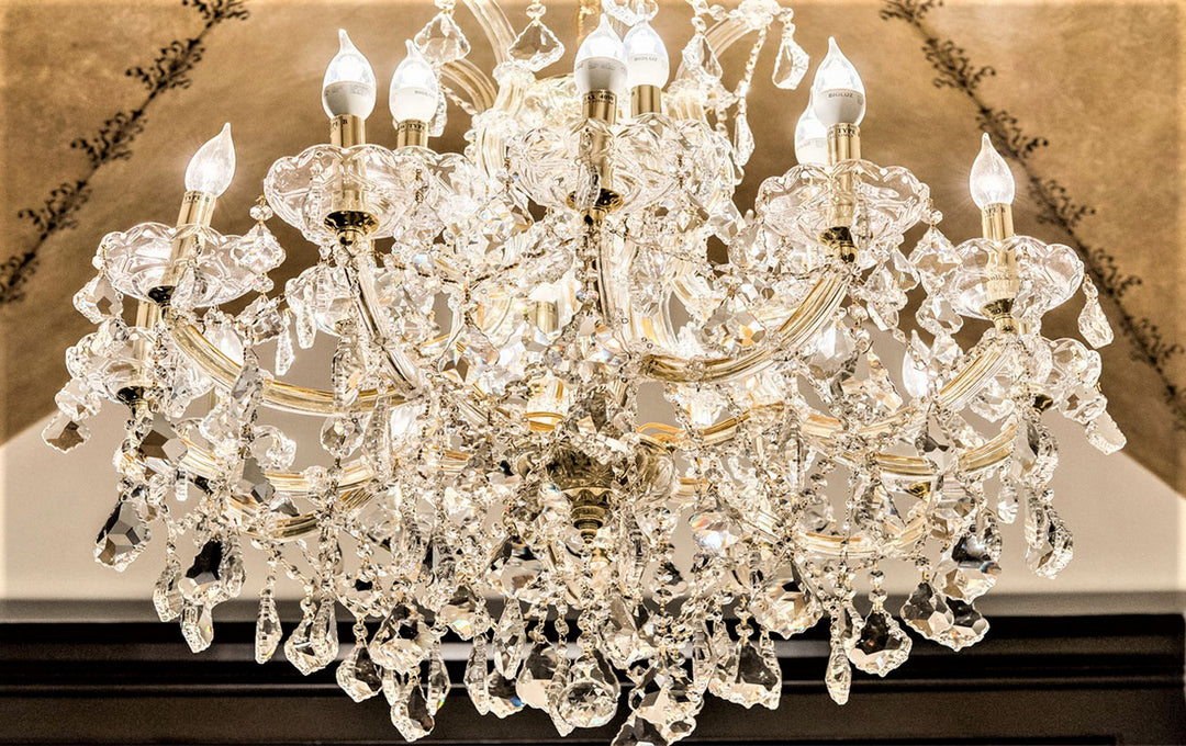 Worldwide Maria Theresa W83005G30 Chandelier Light - Polished Gold