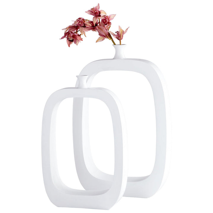 Cyan 05985 Vases & Planters - White