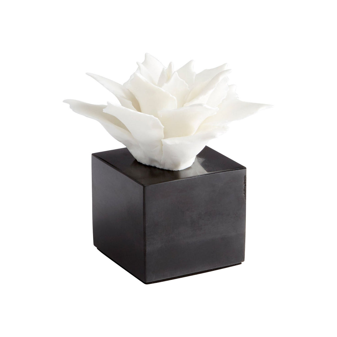 Cyan 10284 Sculptures (Various) - White