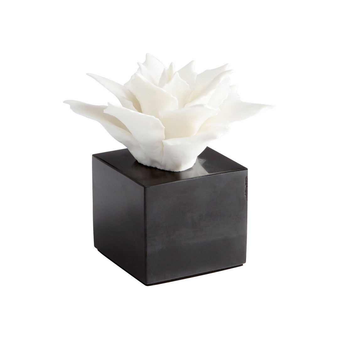 Cyan 10284 Sculptures (Various) - White