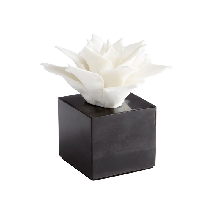 Cyan 10284 Sculptures (Various) - White