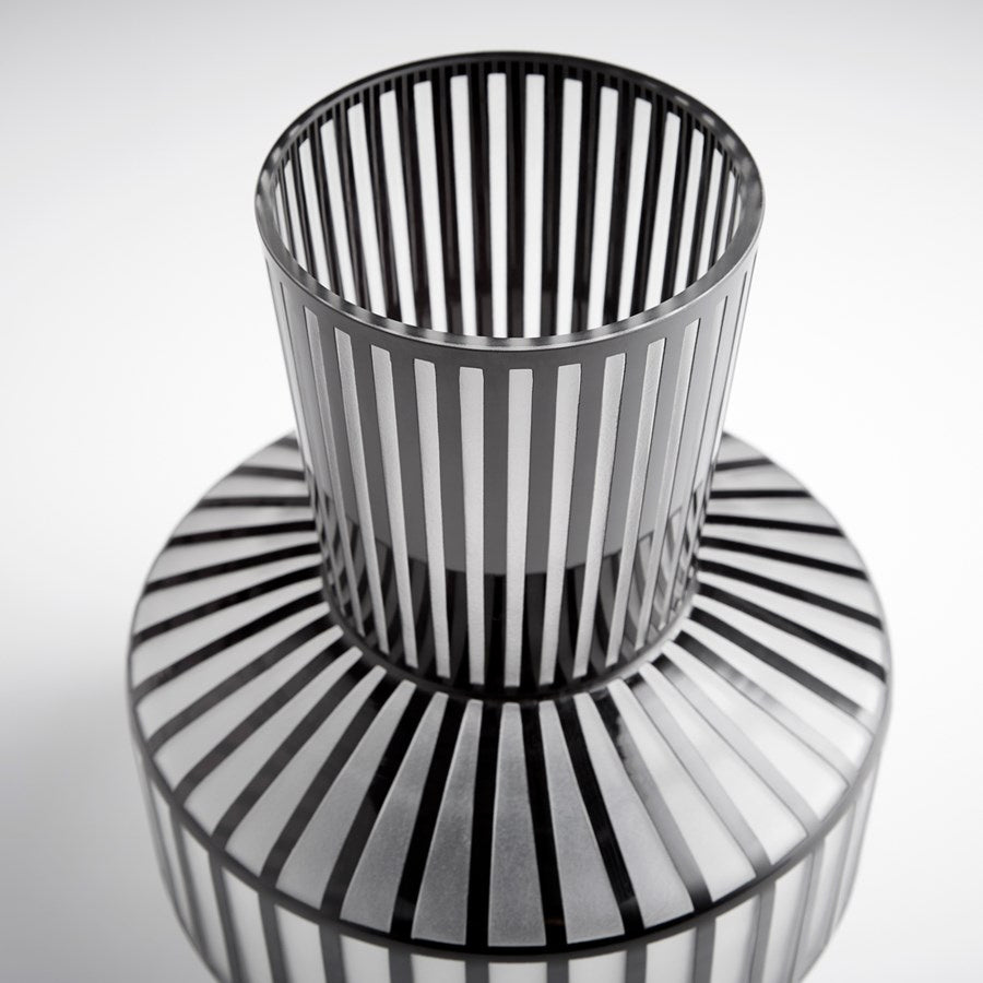 Cyan 10875 Vases & Planters - Black