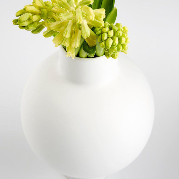 Cyan 10916 Vases & Planters - White