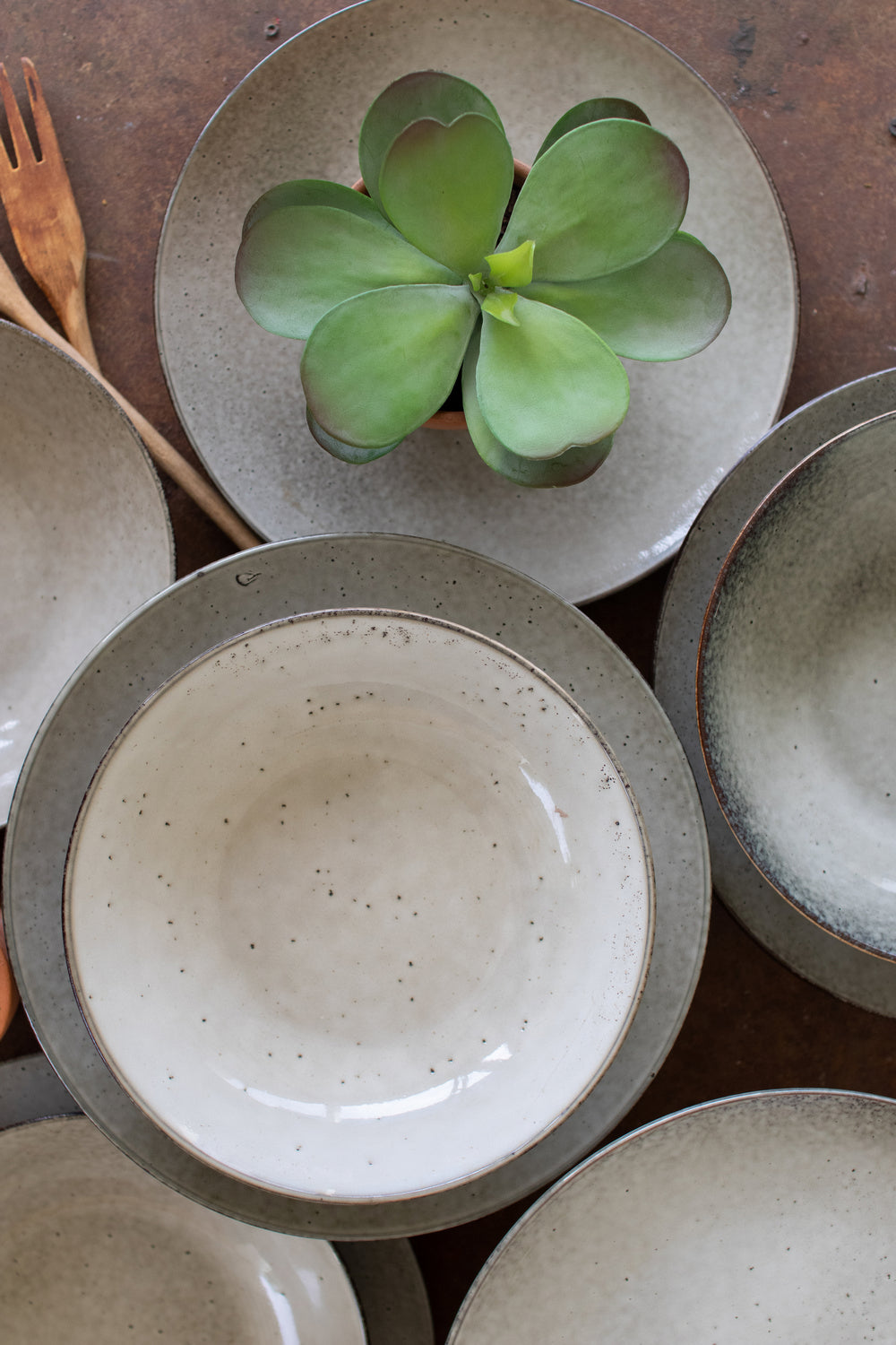 Kalalou Lighting CTE1001  Dinner Plates And Bowls Home Decor Bronze / Dark